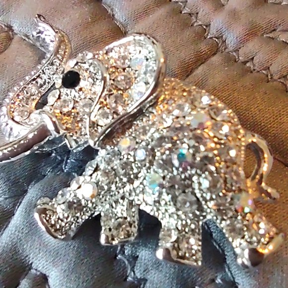 Brooches & Scarf Clip.  Frog, Elephant, Lady Bug, Shell.  Silver and Rhinestones - Picture 4 of 8